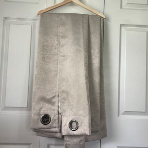 Set of 2 blackout curtains